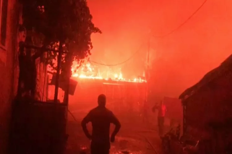 Çanakkale'de bir köy yok oluyor: Yerleşim yerleri cayır cayır yanıyor
