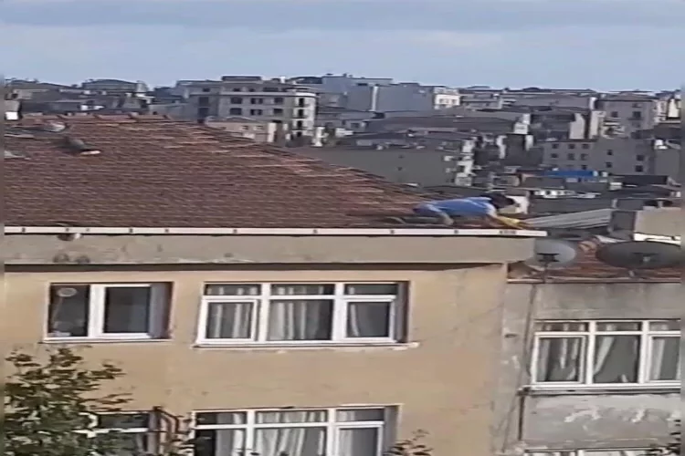 İstanbul'da korkutan tamir... Çatıda korkusuzca çalıştı