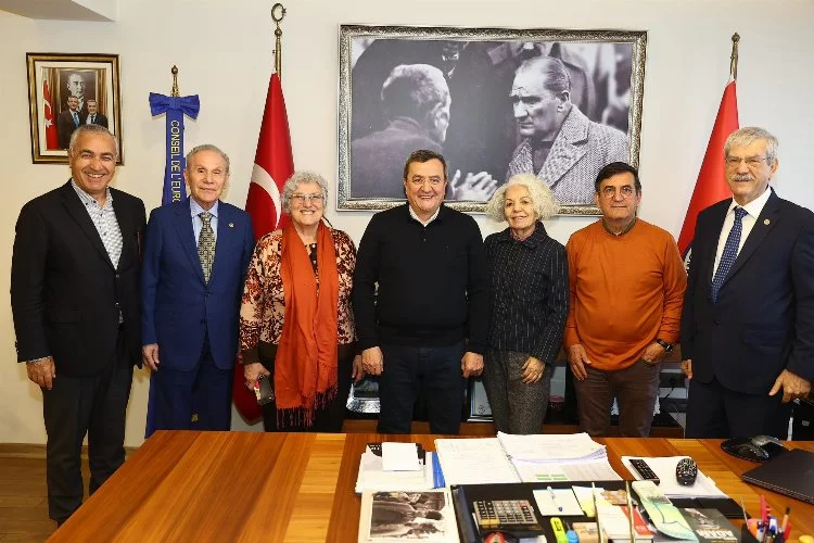 CHP İzmir'in seçime özel kurulu sahaya indi