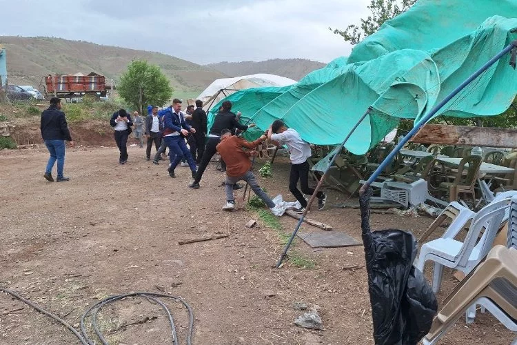 Çorum'da şiddetli fırtına: Köy düğünü savaş alanına döndü