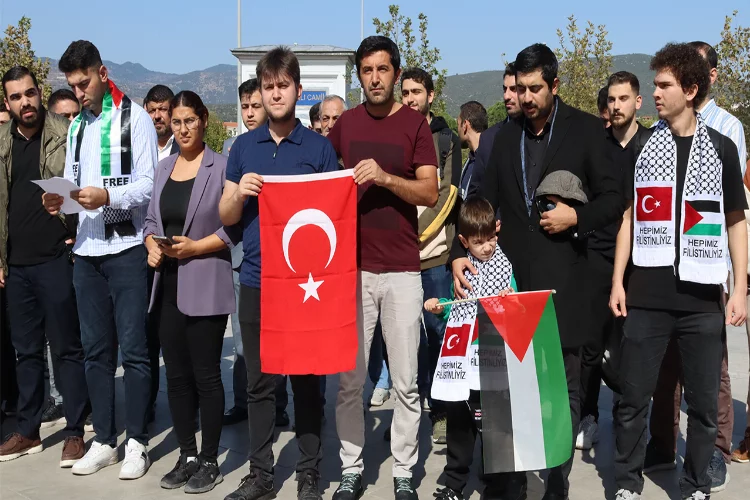 İzmir'de cuma namazı çıkışında Gazze'ye destek 