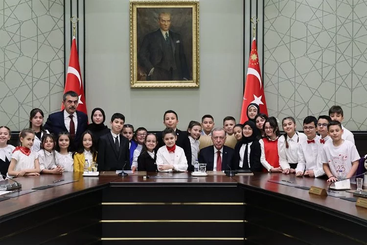 Cumhurbaşkanı Erdoğan, 23 Nisan dolayısıyla çocukları kabul etti