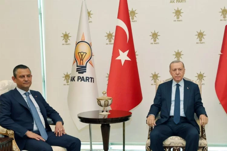 Cumhurbaşkanı Erdoğan CHP lideri Özel ile görüştü