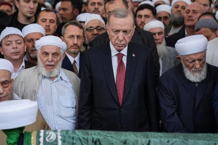 Cumhurbaşkanı Erdoğan, İsmailağa liderinin cenazesine katıldı