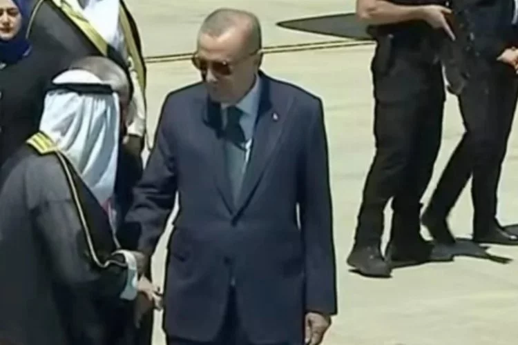 Cumhurbaşkanı Erdoğan, Katar Emiri’ni havalimanında karşıladı