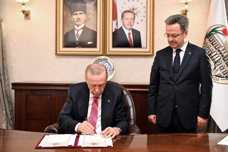 Cumhurbaşkanı Erdoğan Manisa Valisini ziyaret etti