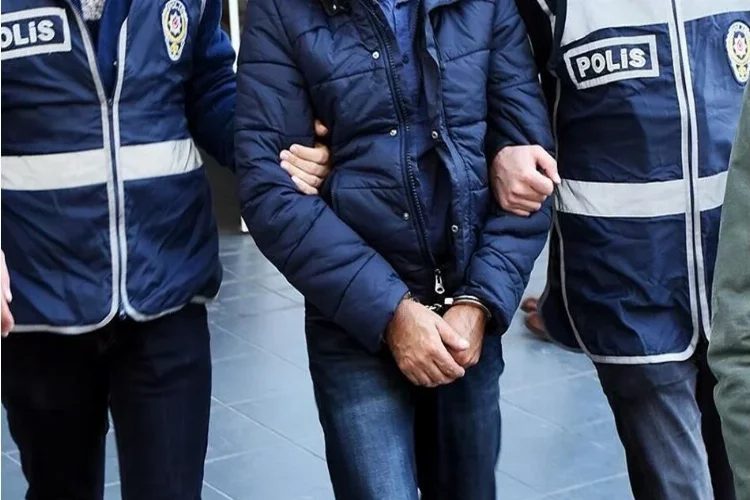 İzmir'de uyuşturucu satıcıları polisten kaçamadı