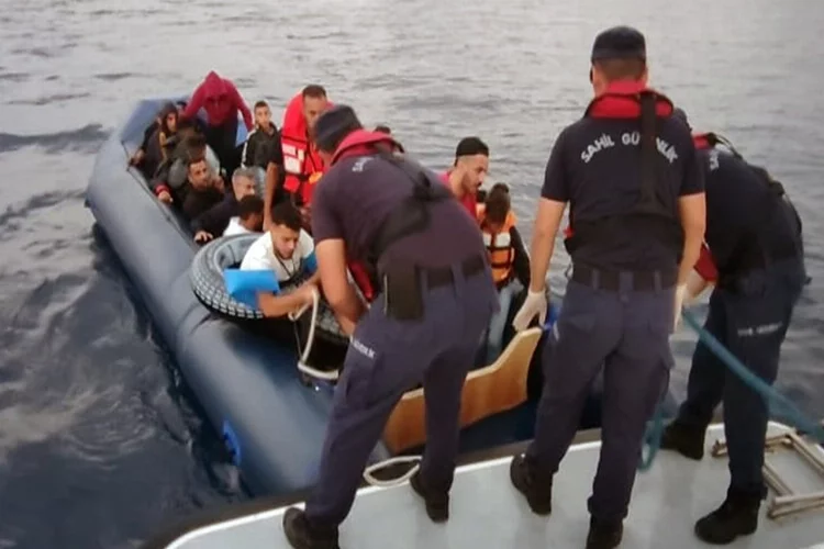 Datça’da Türk karasularına itilen düzensiz göçmenler kurtarıldı