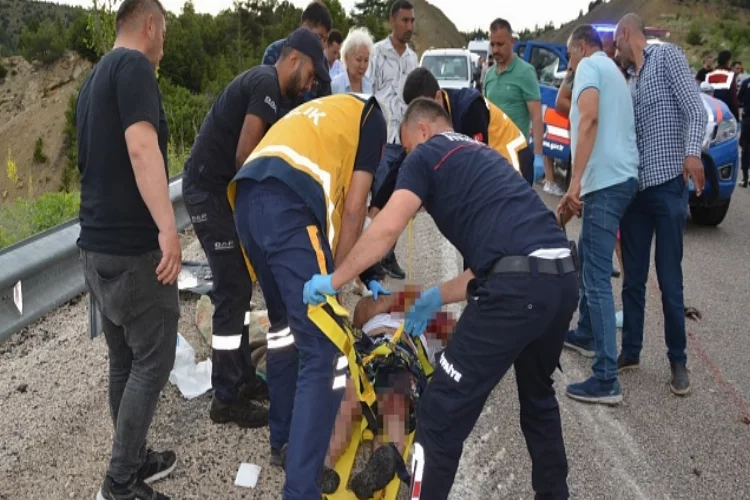 Denizli'den Antalya'ya giden tur midibüsü devrildi: 1 ölü, 22 yaralı