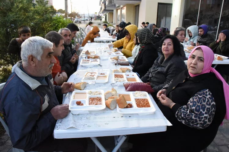 Torbalı Belediyesi'nden depremzedeler için iftar
