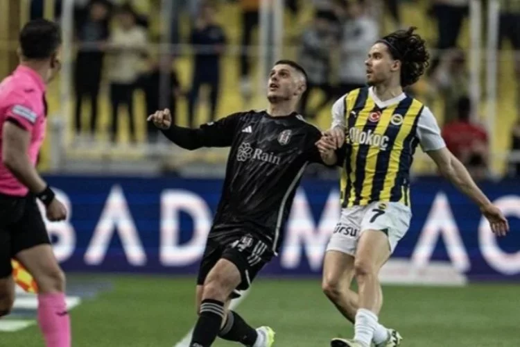 Derbide 3 puan Fenerbahçe'nin: Beşiktaş sahasında 3 sezon sonra Fenerbahçe’ye mağlup oldu