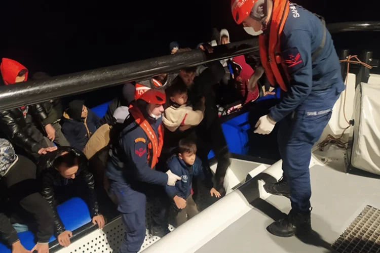 İzmir haber: Dikili açıklarında 47 düzensiz göçmen kurtarıldı