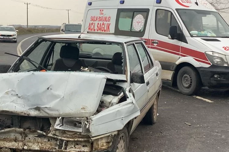 Diyarbakır’da otomobil ile minibüs çarpıştı: 4 yaralı