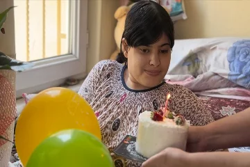 Doğuştan engelli hastaya doğum günü sürprizi