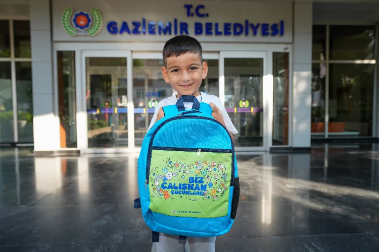 Gaziemir Belediyesi’nden öğrencilere okul çantası