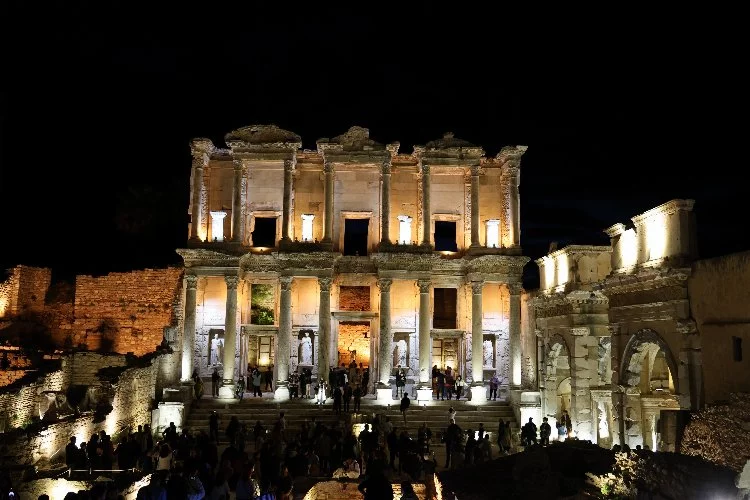 Efes Antik Kenti'nde gece müzeciliği: Ziyaretler başladı