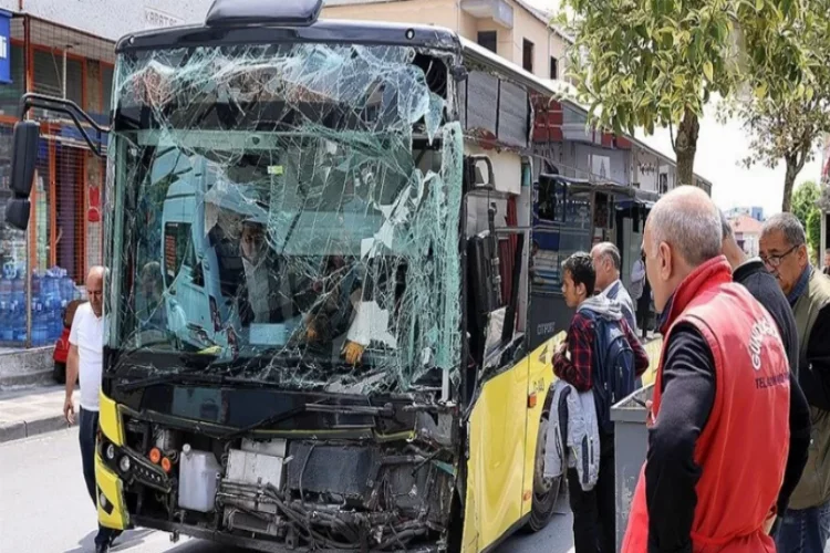 İstanbul'da kaza: İETT otobüsleri çarpıştı