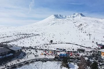 Erciyes Kayak Merkezi haftasonunu dolu dolu geçirdi