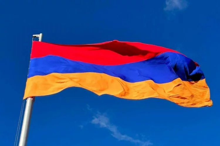 Ermenistan'da polis karakoluna bombalı saldırı: Düzenledikleri saldırıda yaralandılar