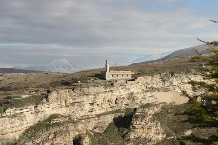 Erzincan'daki kazılarda tespit edilen 800 yıllık cami restore edildi