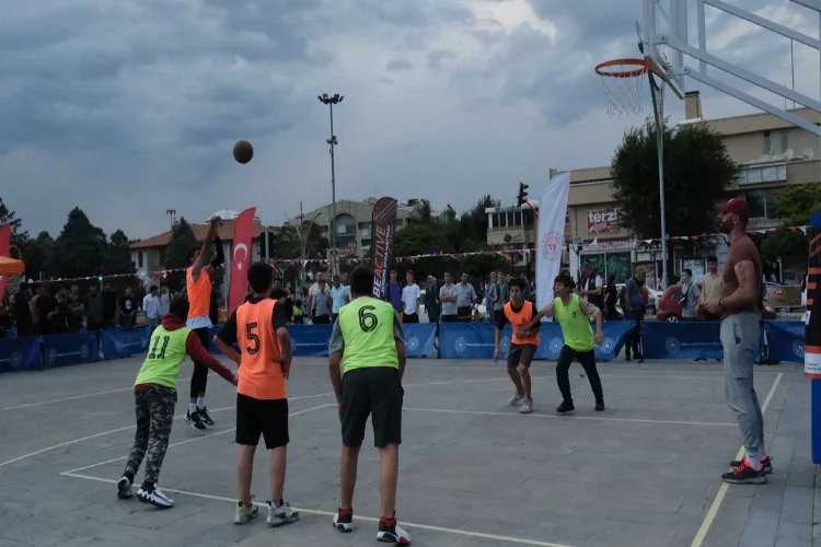 Erzincan'ın meydanında basketbol heyecanı