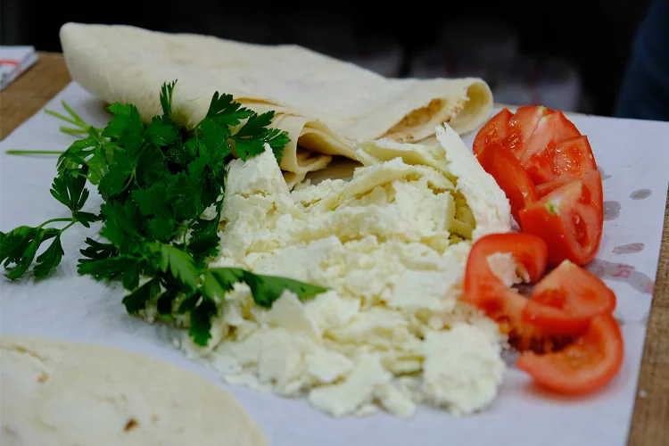 Kahvaltı sofralarının yöresel ürünü: Erzincan tulum peyniri