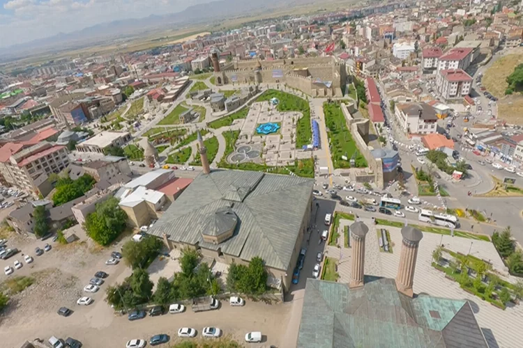 Erzurum'un tarihi mekanları dron ile görüntülendi