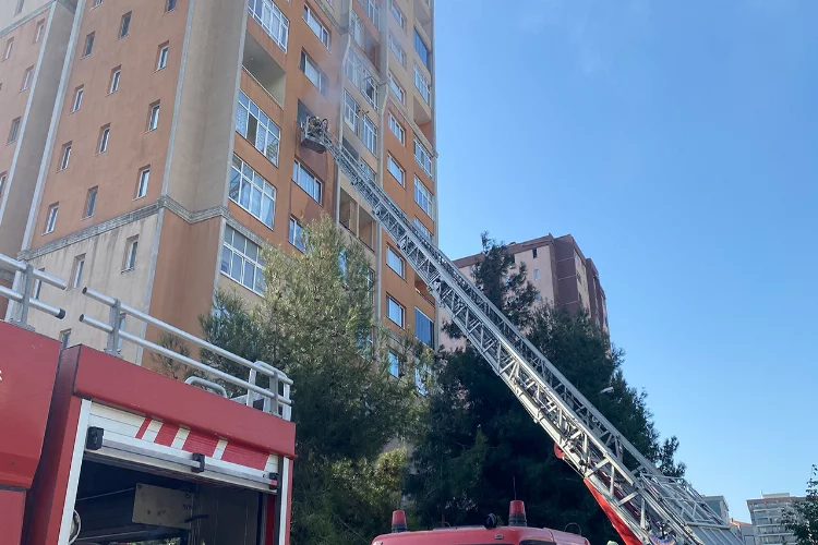 İstanbul'da küçük çocuk oyun oynarken evde yangın çıkardı