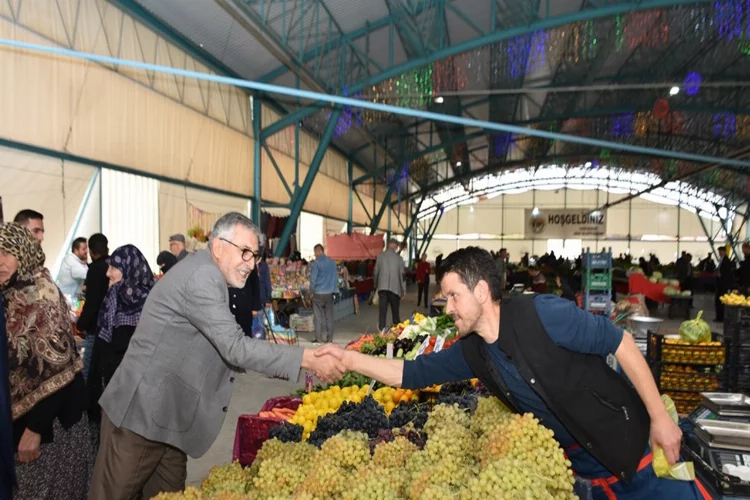 Başkan Bozkurt'tan pazar ziyareti