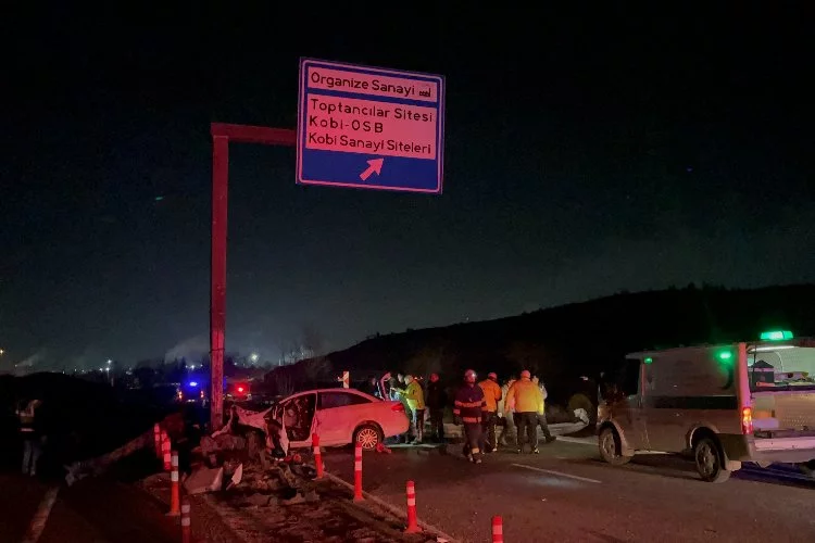 Eskişehir'de trafik kazası: Aracın motoru metrelerce öteye fırladı