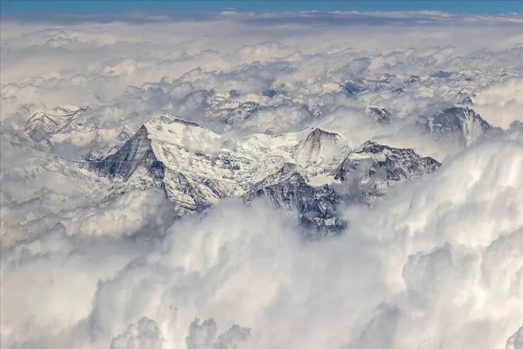 Nepalli dağcı 27. kez Everest'e tırmandı