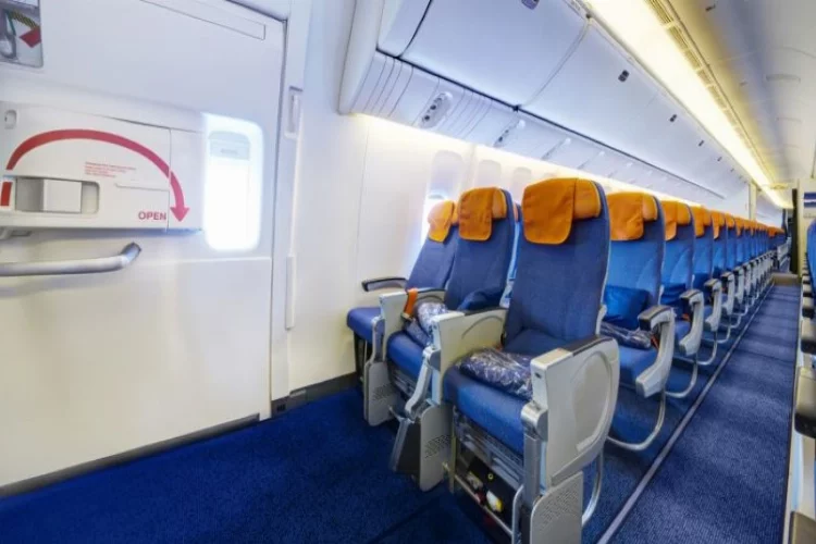 Güney Kore'de uçuş anında kapıyı açan yolcu gözaltına alındı