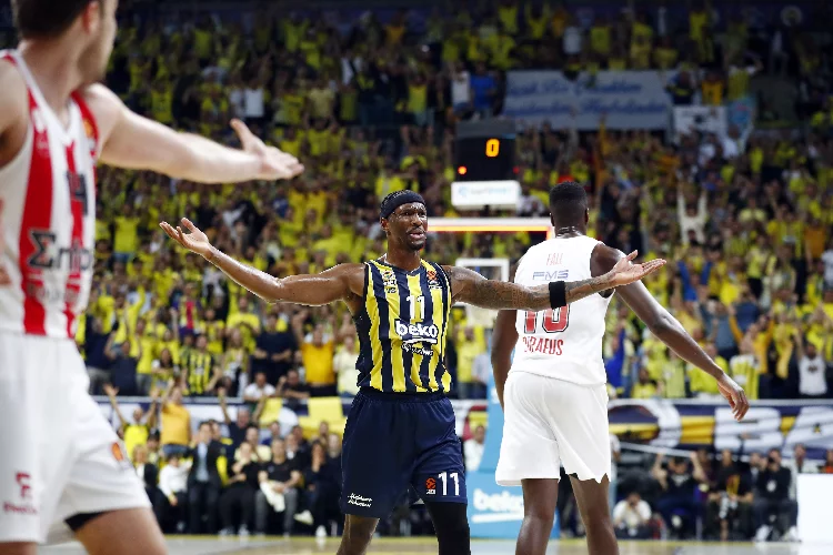 Fenerbahçe, Sloukas'ın son saniye üçlüğüyle yıkıldı