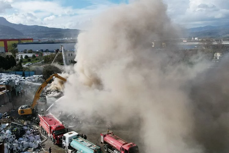 Faaliyetler durduruldu: Manisa’daki geri dönüşüm tesisleri boşaltılıyor