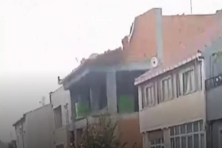 İstanbul'da fırtına etkili oldu: Bir binanın duvarı yıkıldı