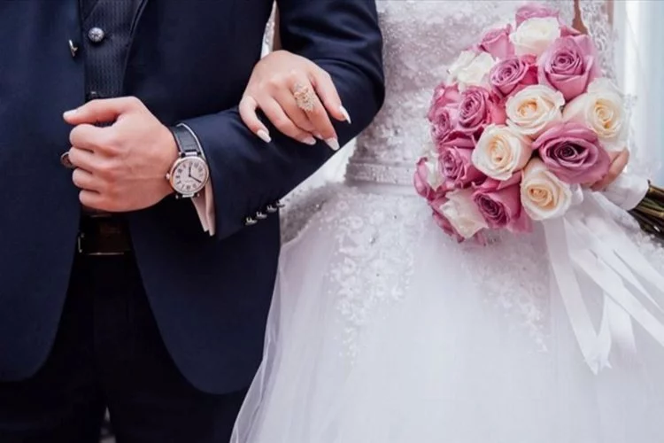 Faizsiz olarak verilen evlilik kredisine nasıl başvurulur? 150 bin Türk Lirası evlilik kredisinin başvuru şartları nelerdir?