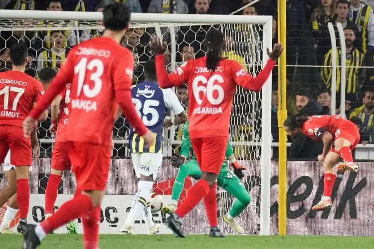 Fenerbahçe şampiyonluk yarışına devam dedi: Fenerbahçe- Pendikspor: 4-1
