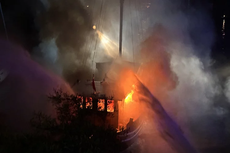 Fethiye'de teknede yangın çıktı