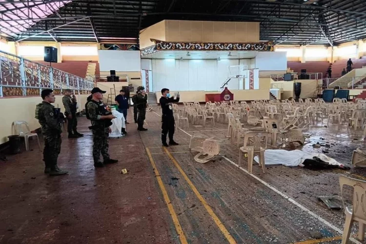 Filipinler'de ayin sırasında bombalı saldırı: 4 ölü