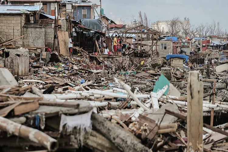 Filipinler'de çok sayıda kişi "Saola ve Haikui" tayfunlarından etkilendi
