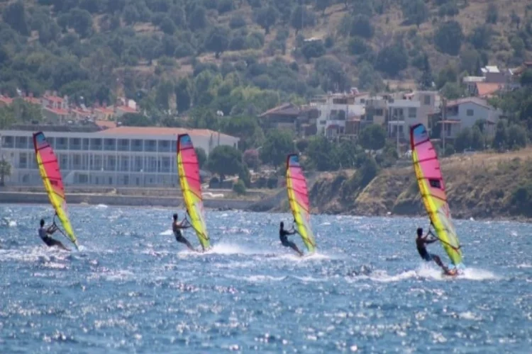 Foça'da rüzgar sörfü şampiyonası başlıyor