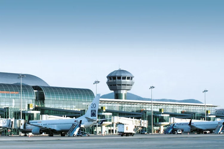 Ekim ayında İzmir Adnan Menderes Havalimanında 921 bin yolcuya hizmet verildi