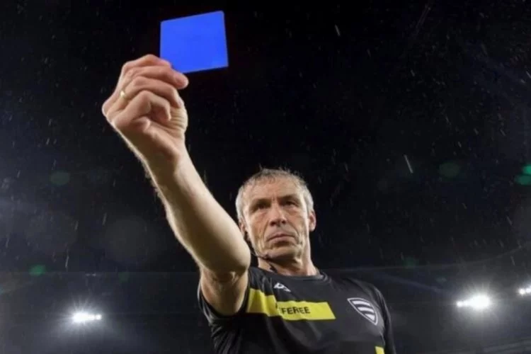 Futbol’da mavi kart: Mavi kart nedir? Mavi kart kimlere gösterilir?