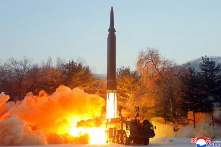 Japonya duyurdu: Kuzey Kore balistik füze fırlattı