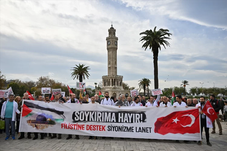 İzmir'de doktorlardan Gazze için sessiz yürüyüş
