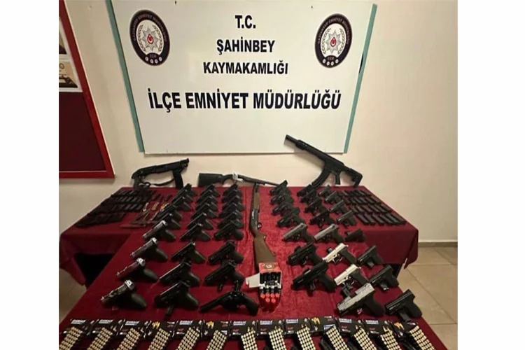 Gaziantep'te 4 tüfek ile 50 tabanca ele geçirildi