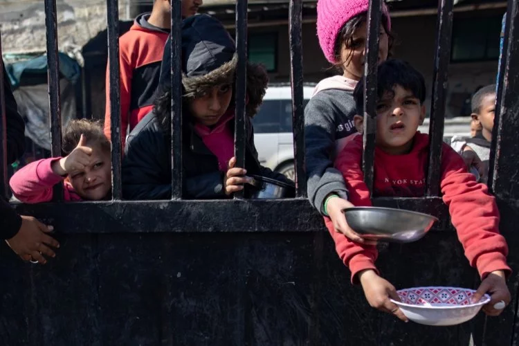 Gazze hem savaş hem de kıtlıkla mücadele ediyor: 15 çocuk açlık ve susuzluktan öldü