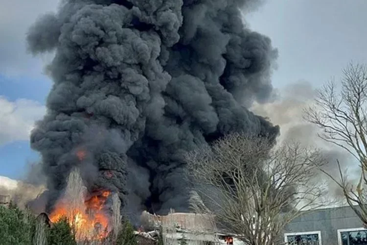 Gebze’de büyük yangın: Fabrika alevlere teslim oldu!