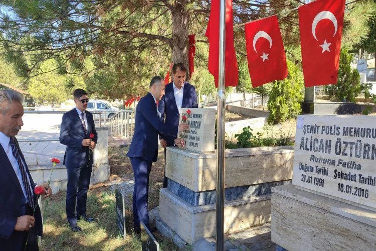 Başkan Gedikoğlu, şehitliği ziyaret etti