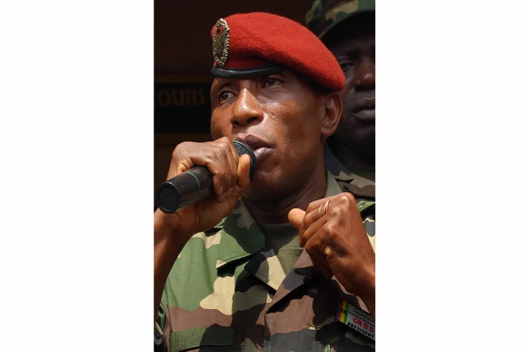 Gine'de firari eski Cumhurbaşkanı Camara yakalandı